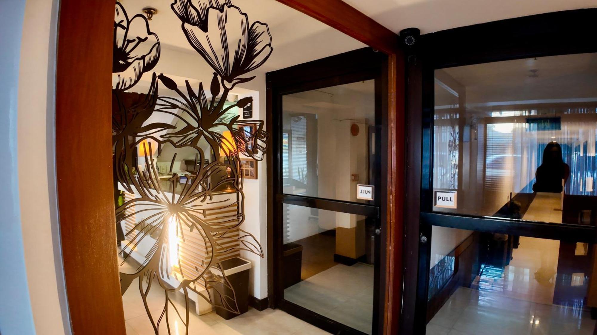 Urban Inn Iloilo Экстерьер фото