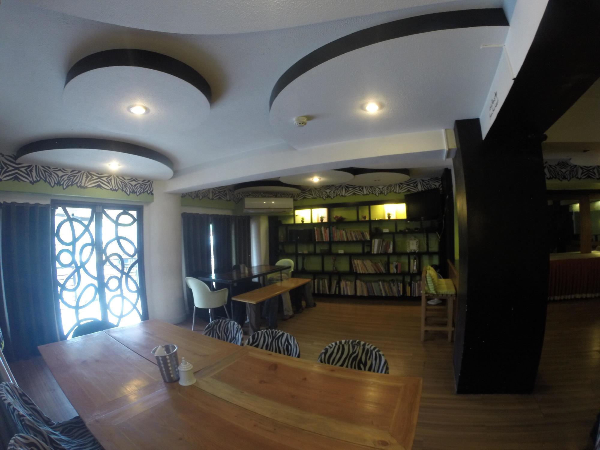 Urban Inn Iloilo Экстерьер фото